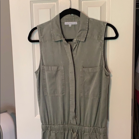 Jump suit - Picture 2 of 4